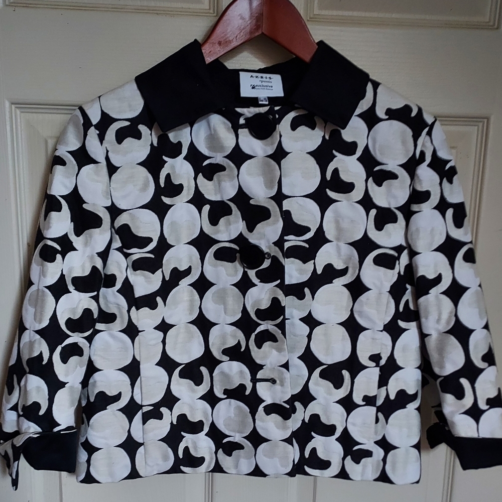 Akris Punto short blazer and/or jacket. Women's size 8.